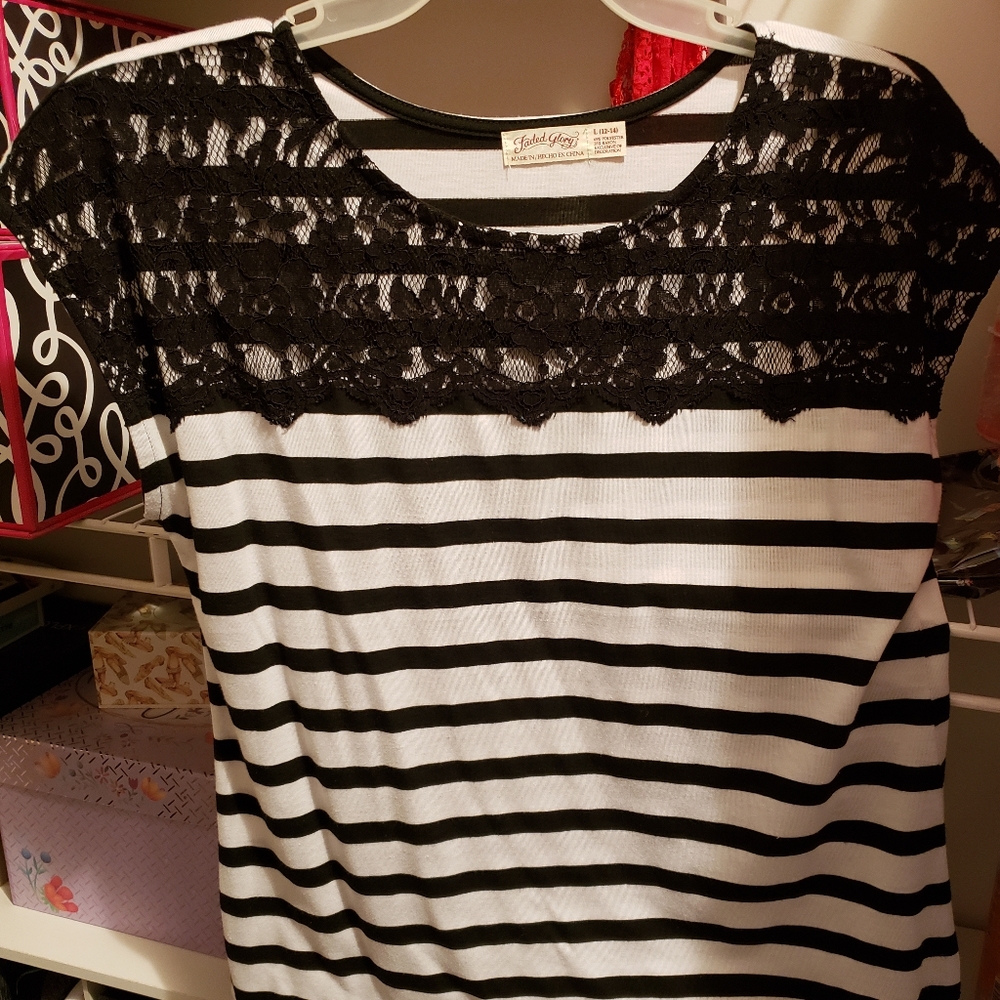 Womens short sleeved shirt